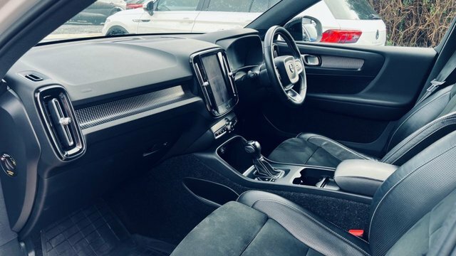 Volvo XC40 T3 R-design Suv AX19YMW White #6