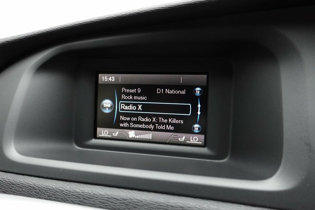 Volvo V40 2L R-design BK16HCU White #2