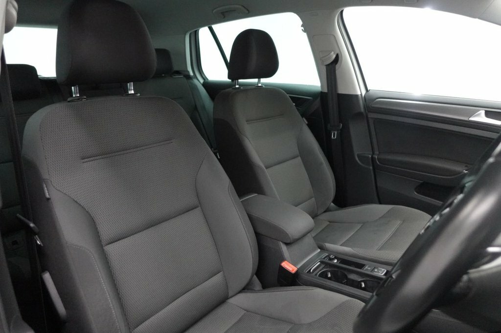 Volkswagen Golf 1.5L Match Edition GM69BKF White #3