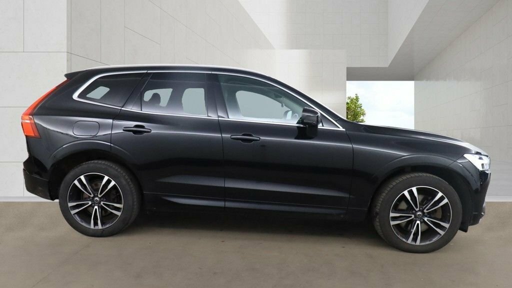 Volvo XC60 2L Momentum Black #4