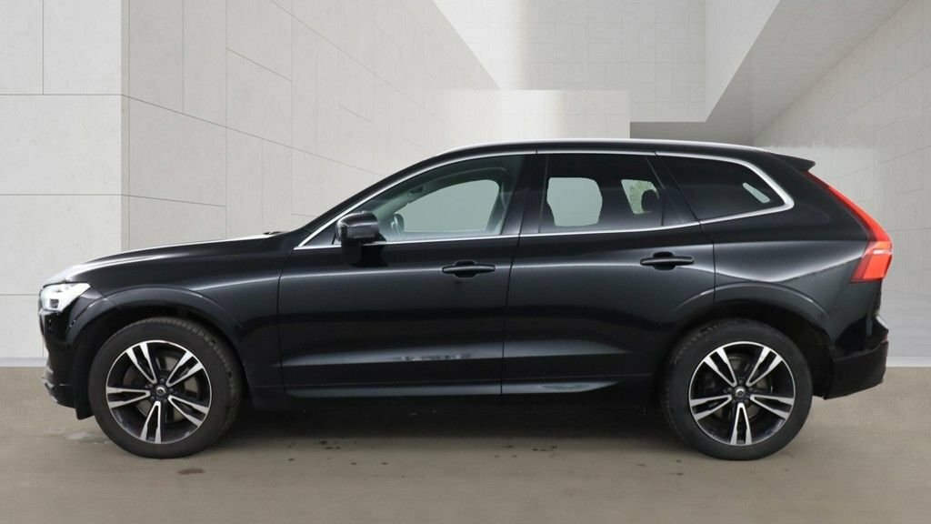Volvo XC60 2L Momentum Black #5