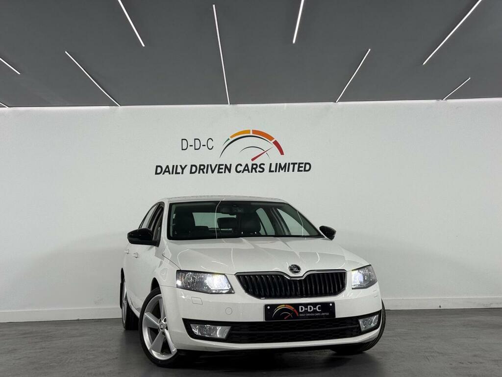 Skoda Octavia Hatchback 2.0 Tdi Elegance Euro 5 Ss 2014 White