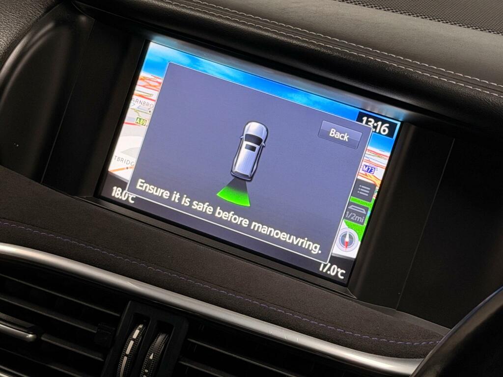Infiniti Q30 1.6T Business Executive Euro 6 Ss Black #4