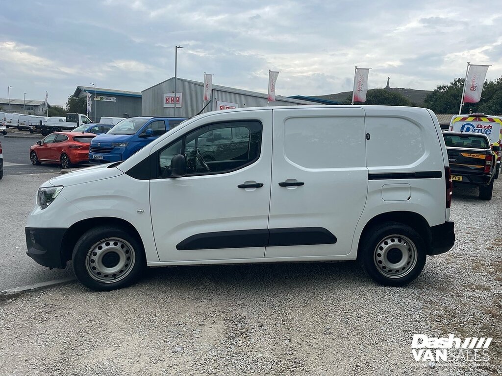 Vauxhall Combo 2300 Edition VK71HHR White #4