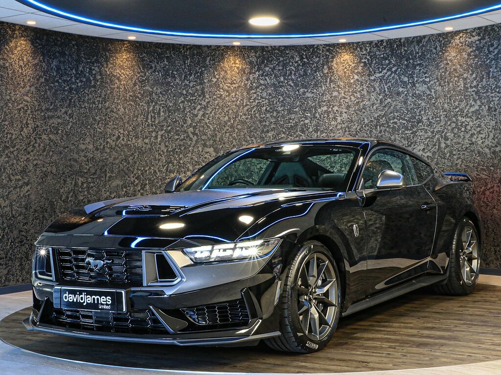 Ford Mustang V8 Dark Horse Black #3