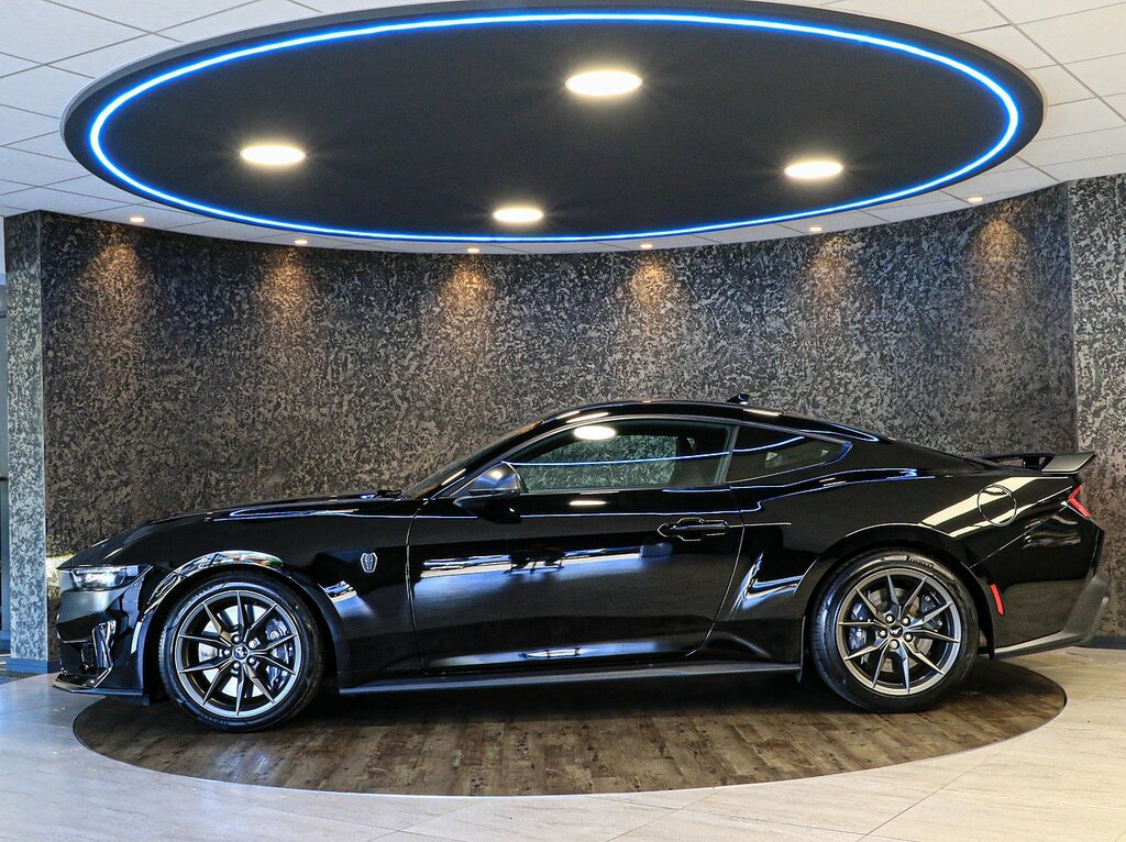 Ford Mustang V8 Dark Horse Black #4