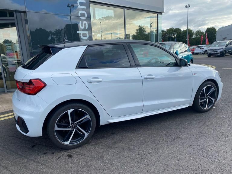 Audi A1 1.0 Tfsi 30 S Line Sportback S Tronic E White #3