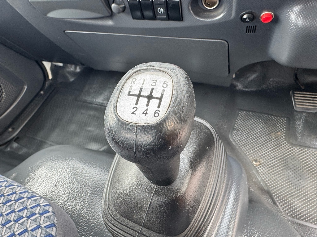 Isuzu  1.9D N35 Green Rwd Swb Euro 6 Trw White #6