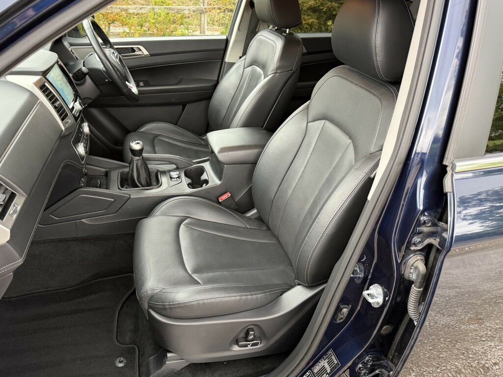 SsangYong Musso White #13