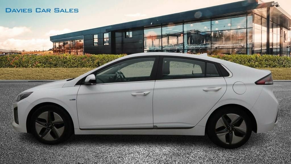 Hyundai Ioniq Hatchback White #6