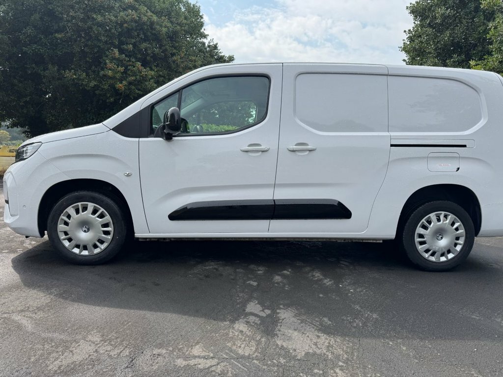 Vauxhall Combo 1.5L Pro 6Dr White #3