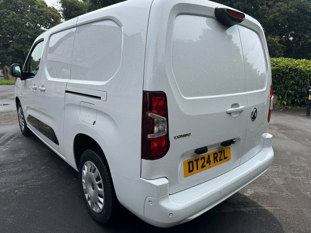 Vauxhall Combo 1.5L Pro 6Dr White #6