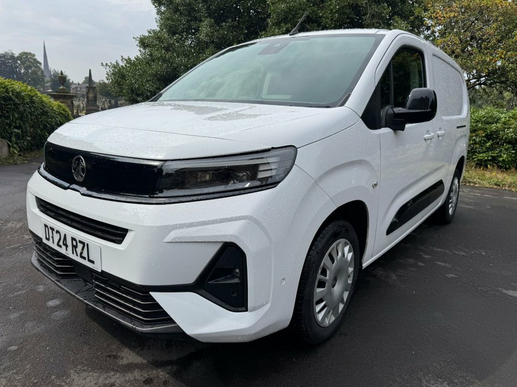 Vauxhall Combo 1.5L Pro 6Dr White #2