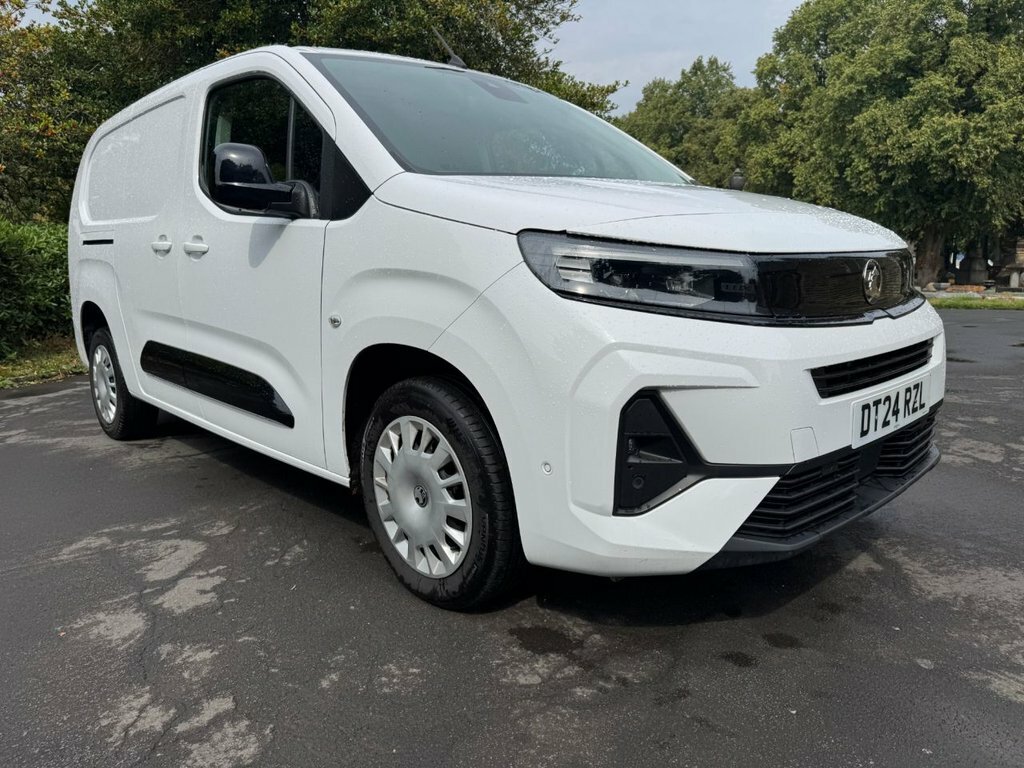 Vauxhall Combo 1.5L Pro 6Dr White