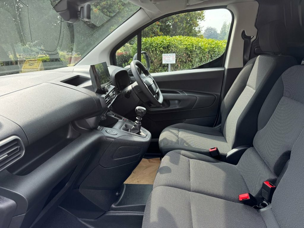 Vauxhall Combo 1.5L Pro 6Dr White #4