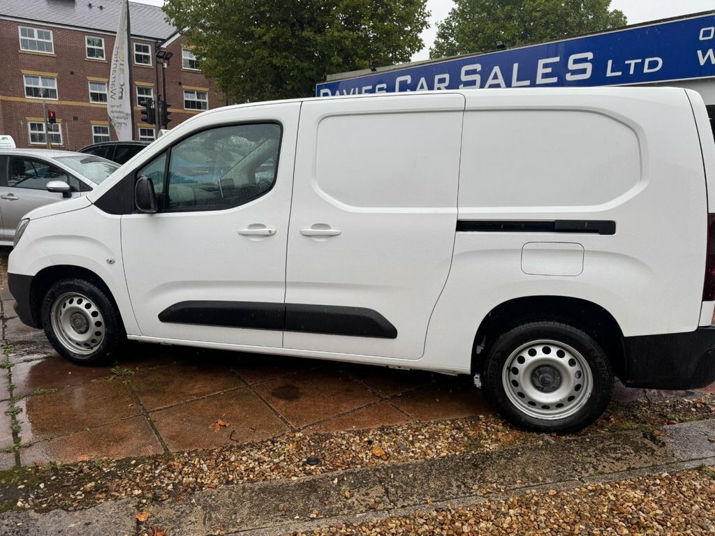 Vauxhall Combo 1.5L Edition White #3
