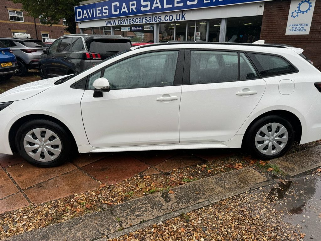 Toyota Corolla Mpv YF73OVT White #3