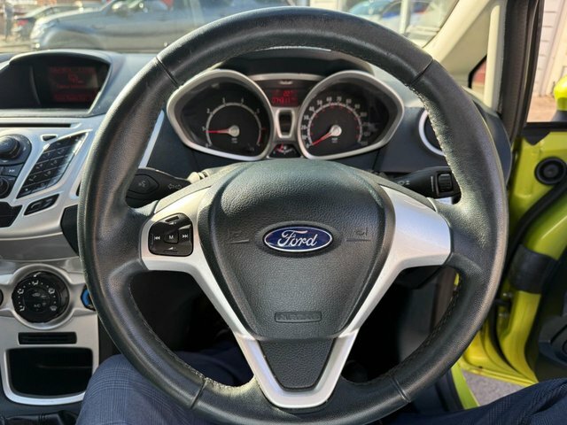 Ford Fiesta 1.25 Zetec Hatchback 129 G Km 8 Green #5