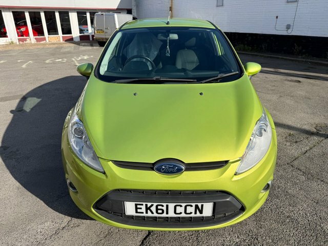 Ford Fiesta 1.25 Zetec Hatchback 129 G Km 8 Green #2