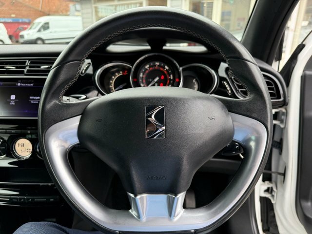 DS DS 3 1.2 Puretech Connected Chic Hatchback M EA18UKB White #5