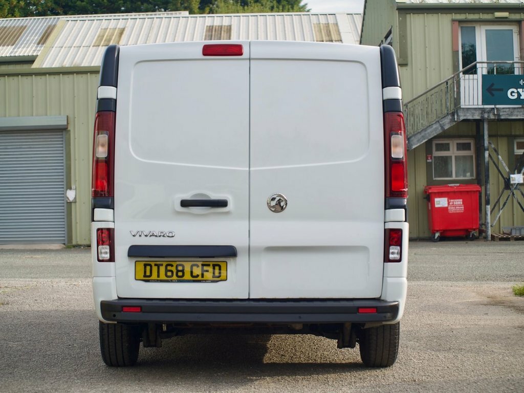 Vauxhall Vivaro Mpv DT68CFD White #4