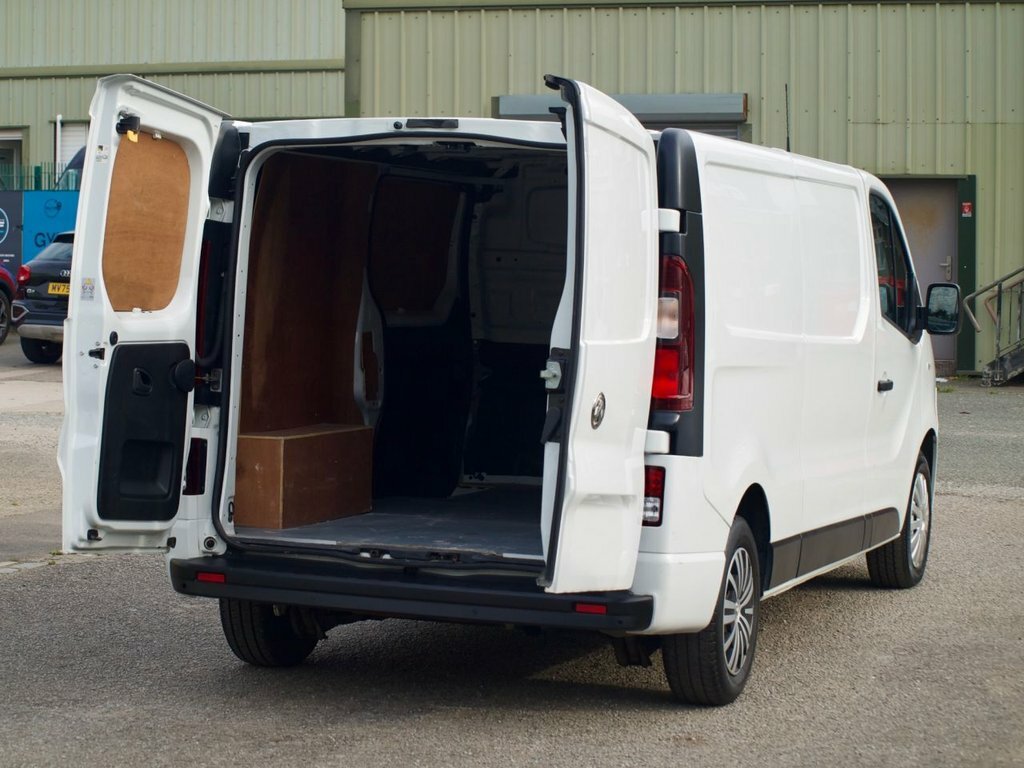 Vauxhall Vivaro Mpv DT68CFD White #6