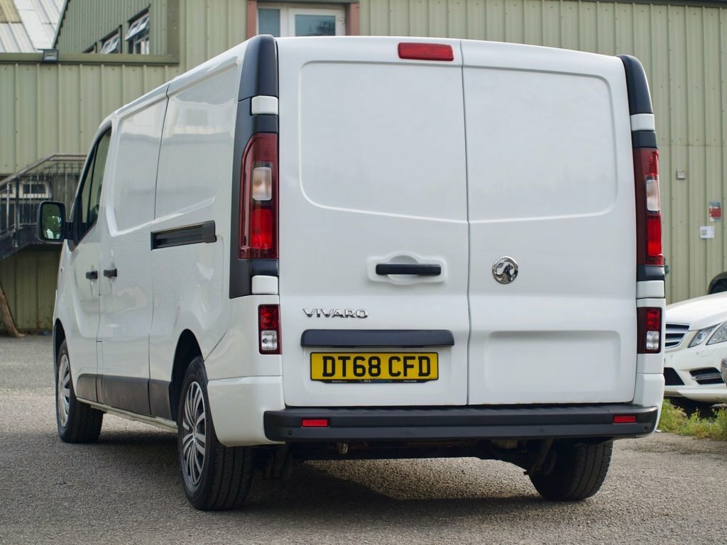 Vauxhall Vivaro Mpv DT68CFD White #2