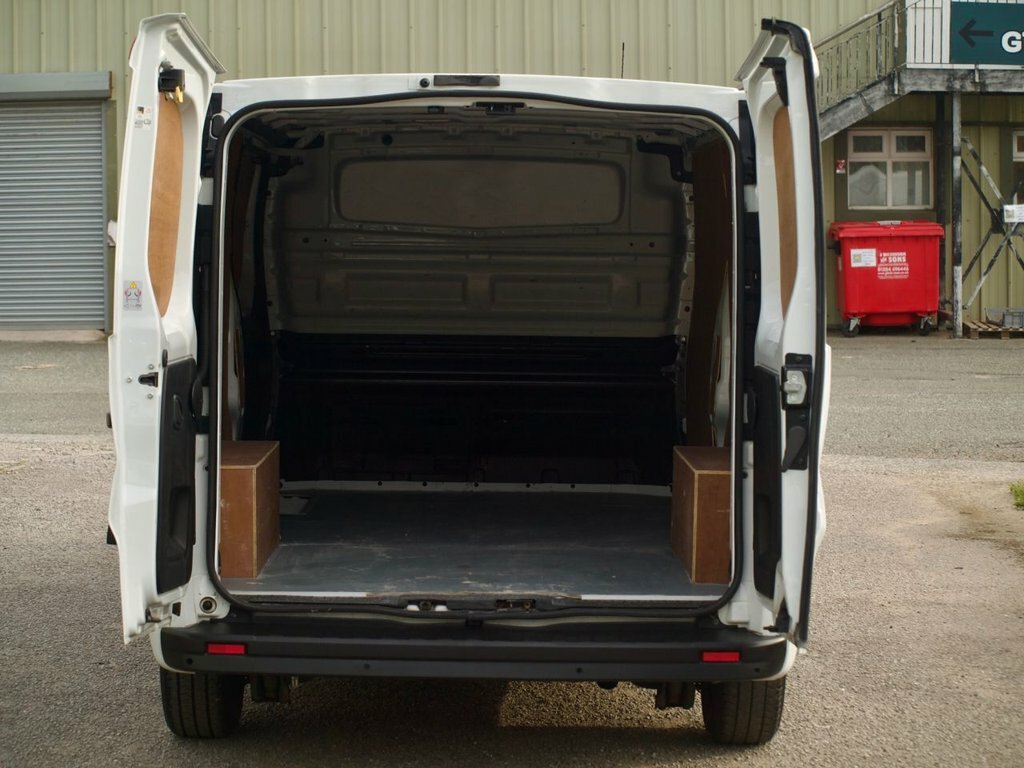 Vauxhall Vivaro Mpv DT68CFD White #5