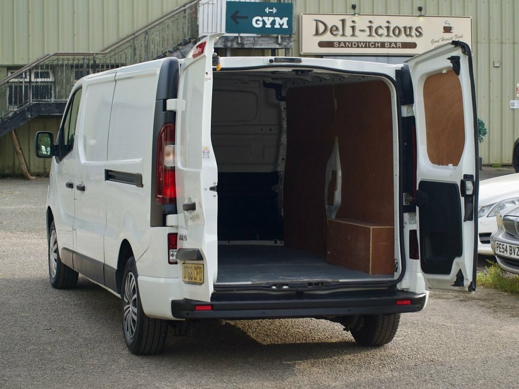 Vauxhall Vivaro Mpv DT68CFD White #3