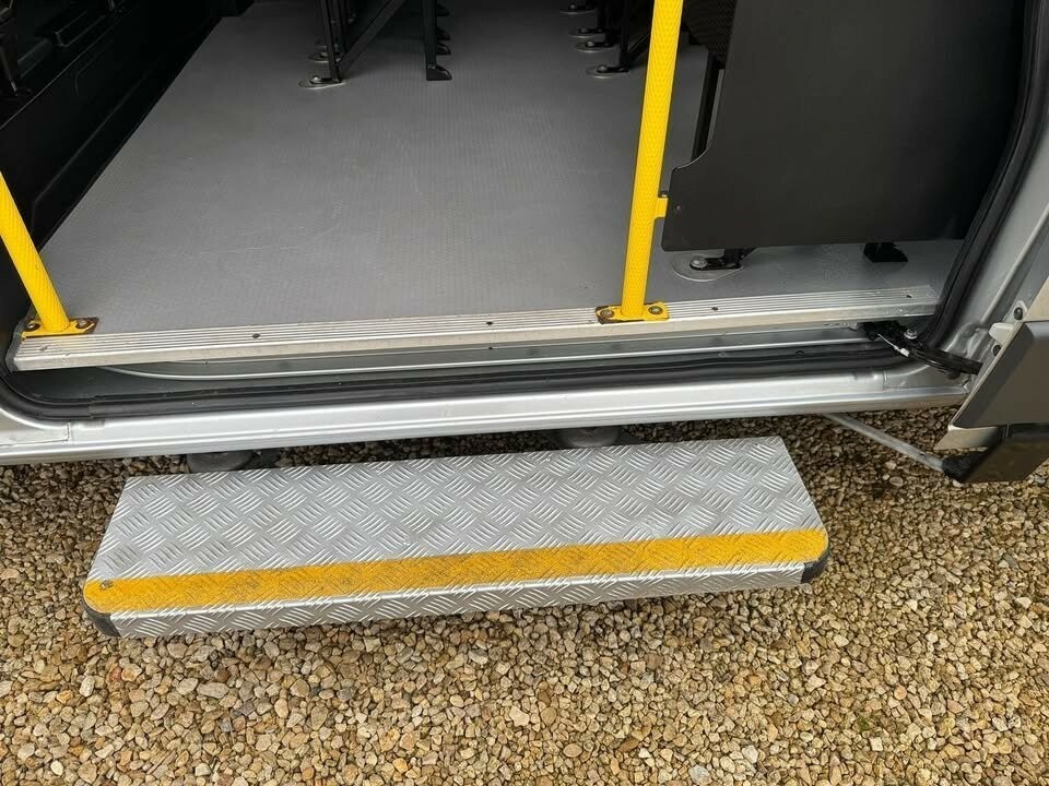 Peugeot Boxer 2.0 Bluehdi 440 Mini Bus Silver #4
