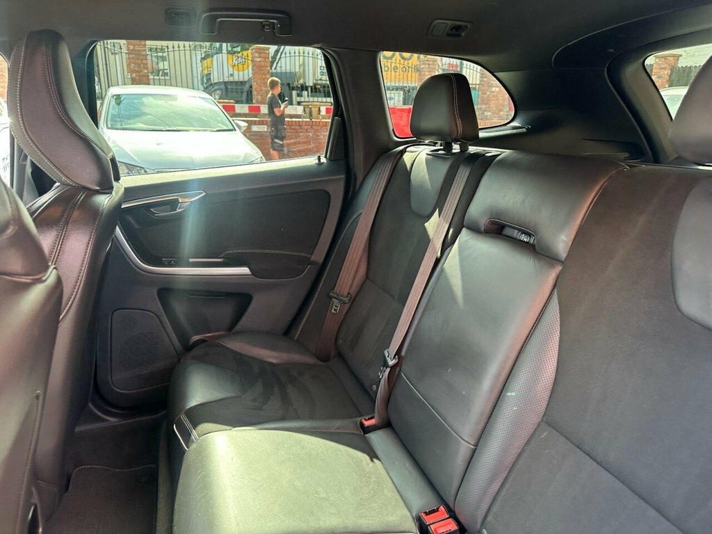 Volvo XC60 2L R-design Nav Black #6