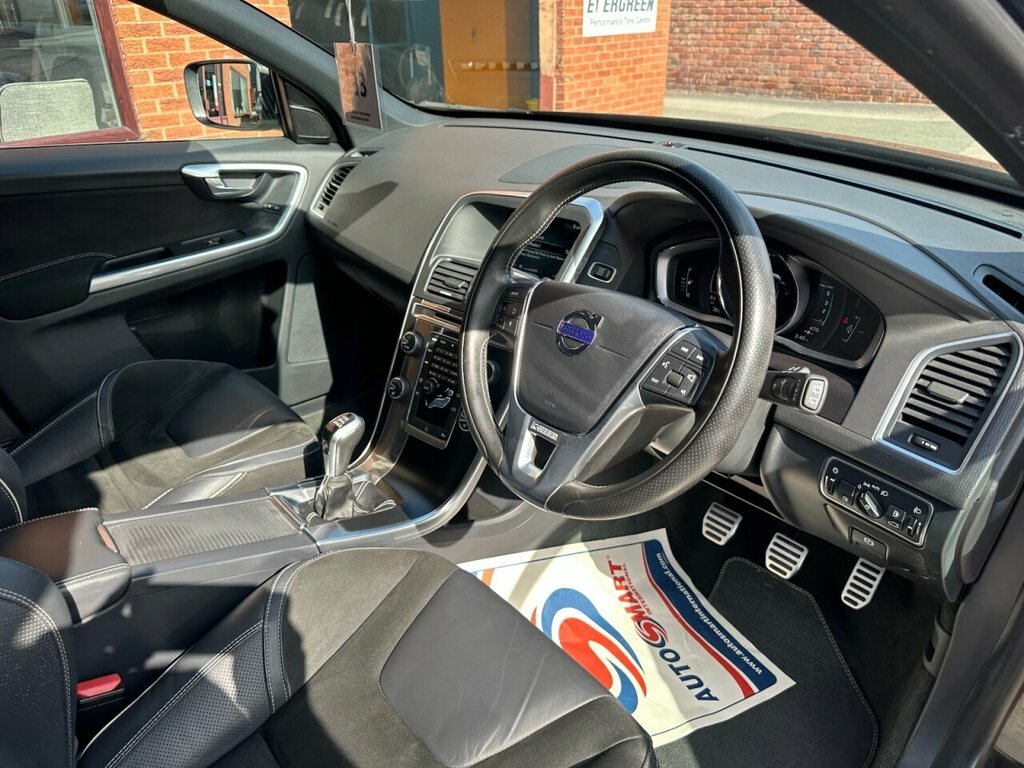 Volvo XC60 2L R-design Nav Black #4