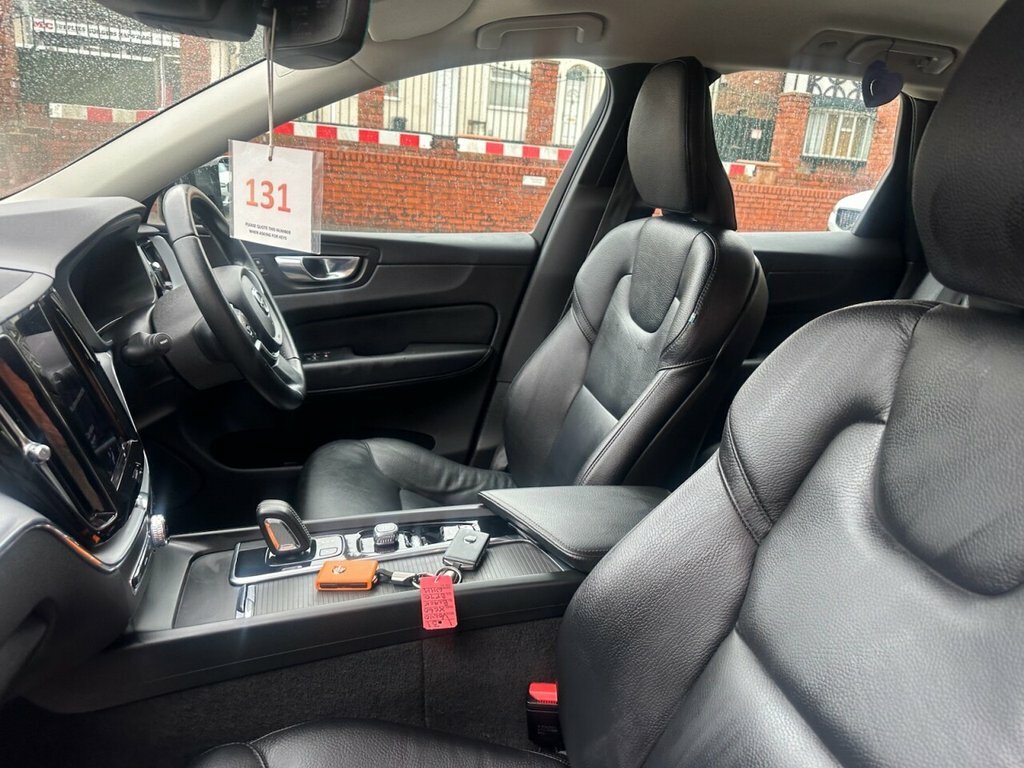 Volvo XC60 2L Momentum Black #5