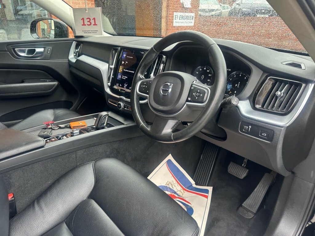 Volvo XC60 2L Momentum Black #4