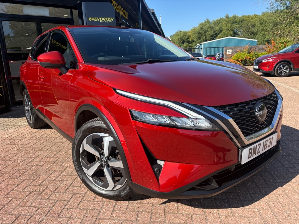 Nissan Qashqai 1.3 Dig-t Mh N-connecta Red