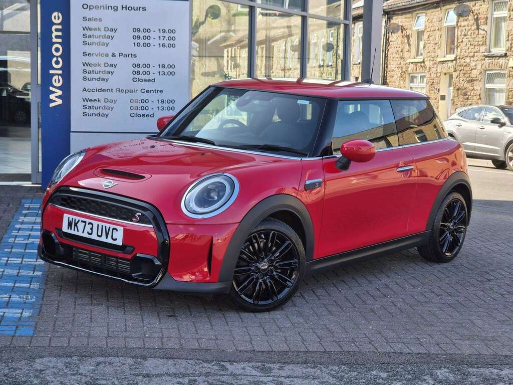 Mini Hatch S Exclusive Red