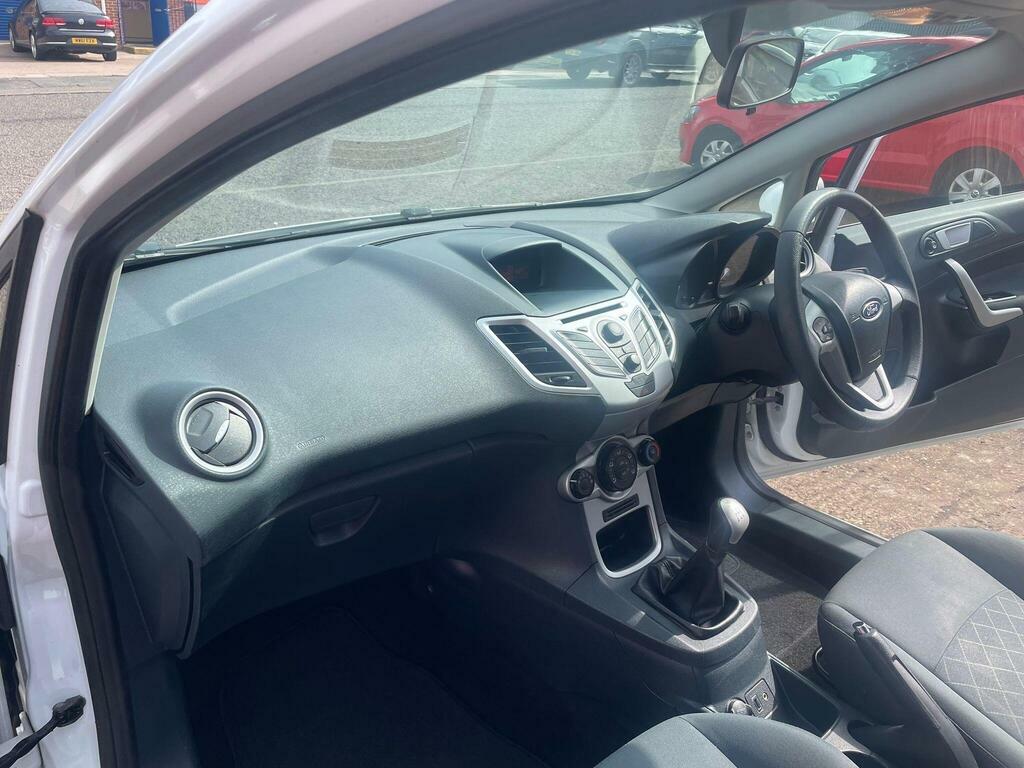 Ford Fiesta Edge White #12