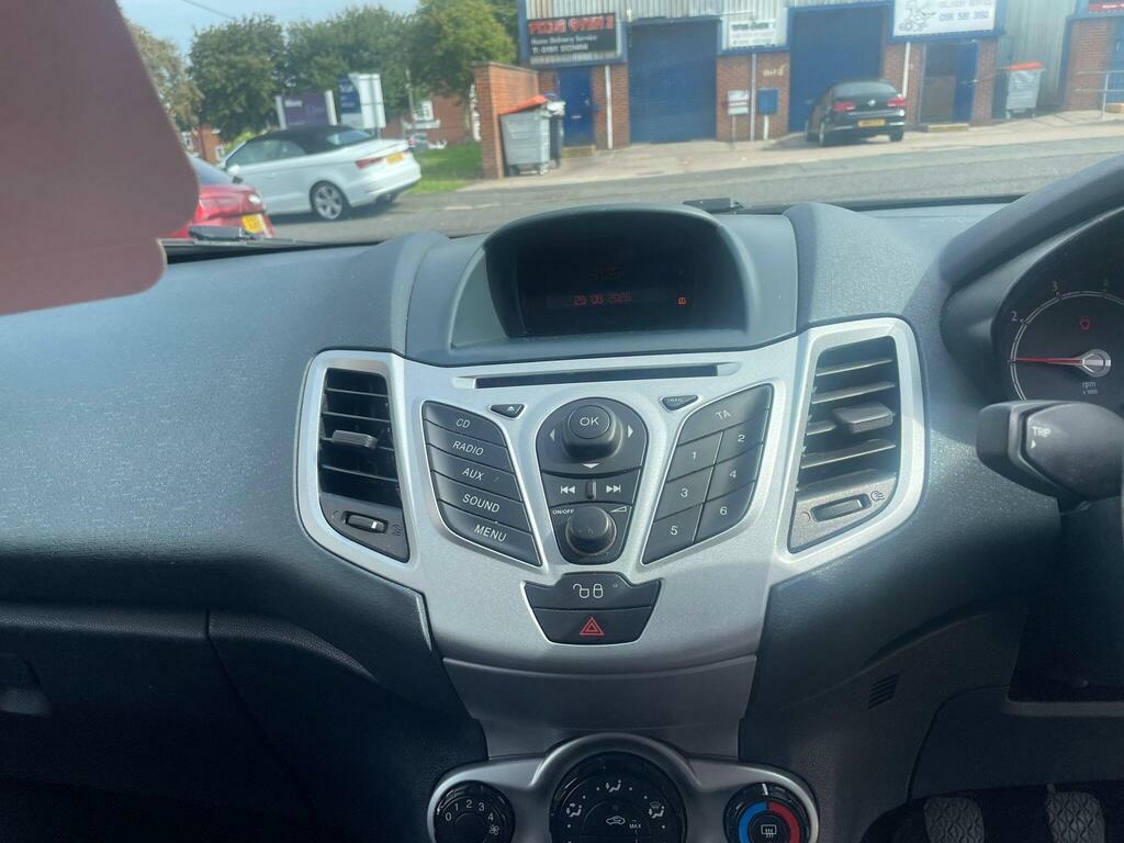 Ford Fiesta Edge White #9