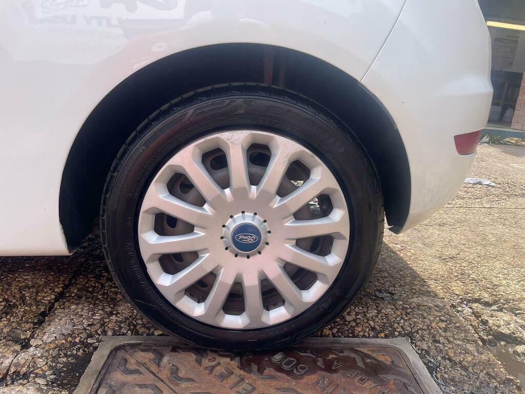 Ford Fiesta Edge White #20