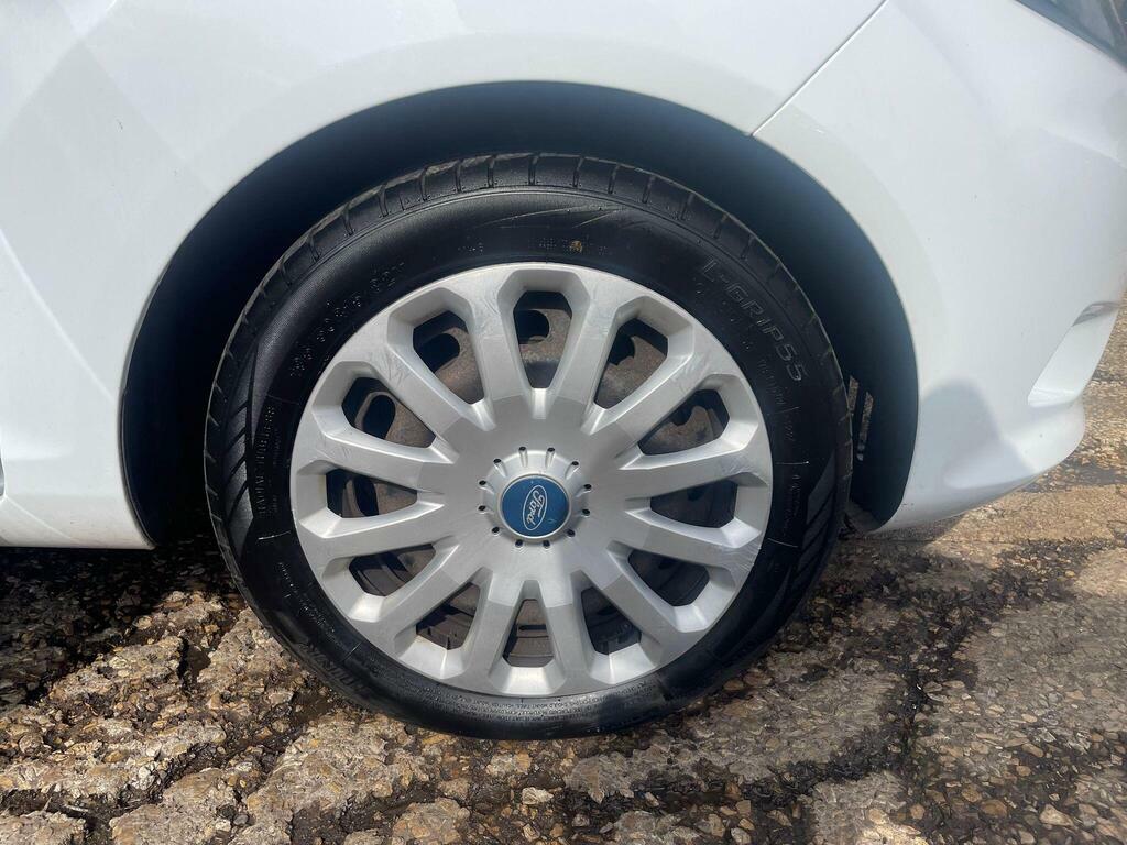 Ford Fiesta Edge White #18