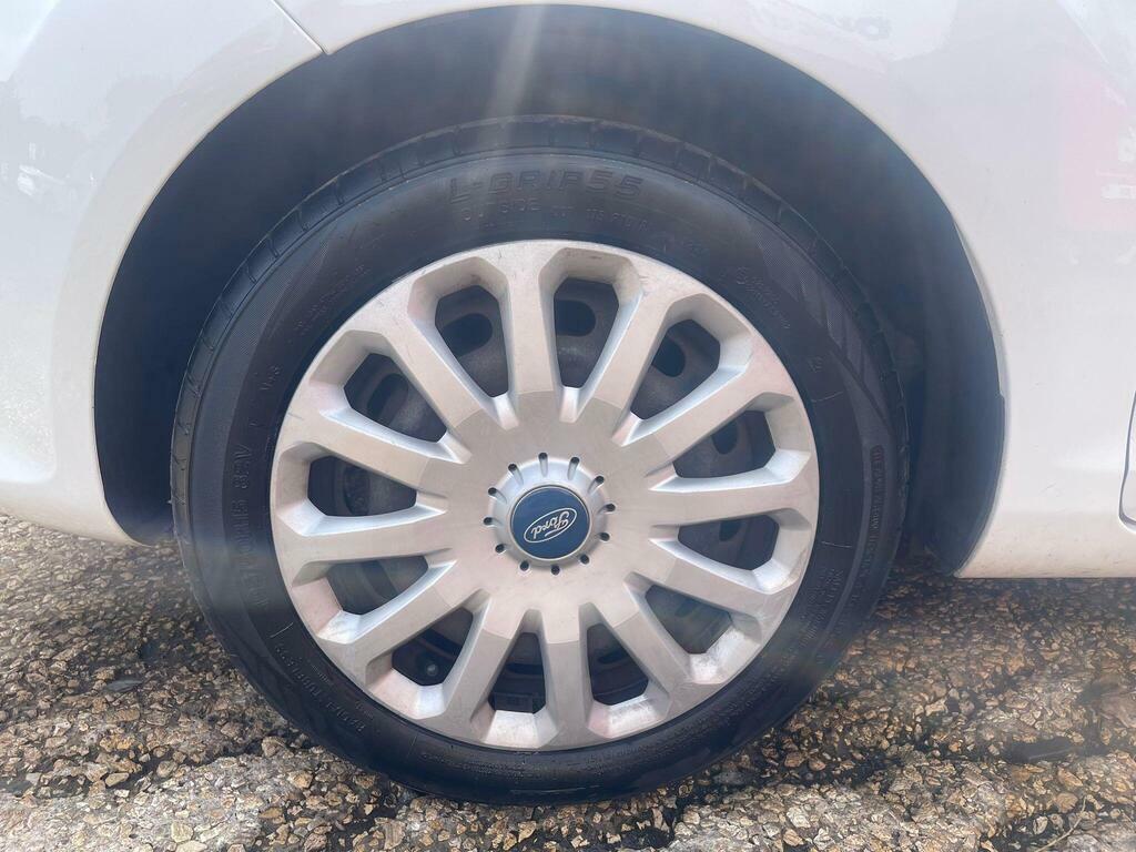Ford Fiesta Edge White #19