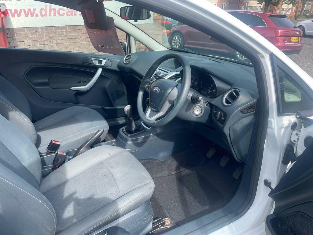 Ford Fiesta Edge White #8
