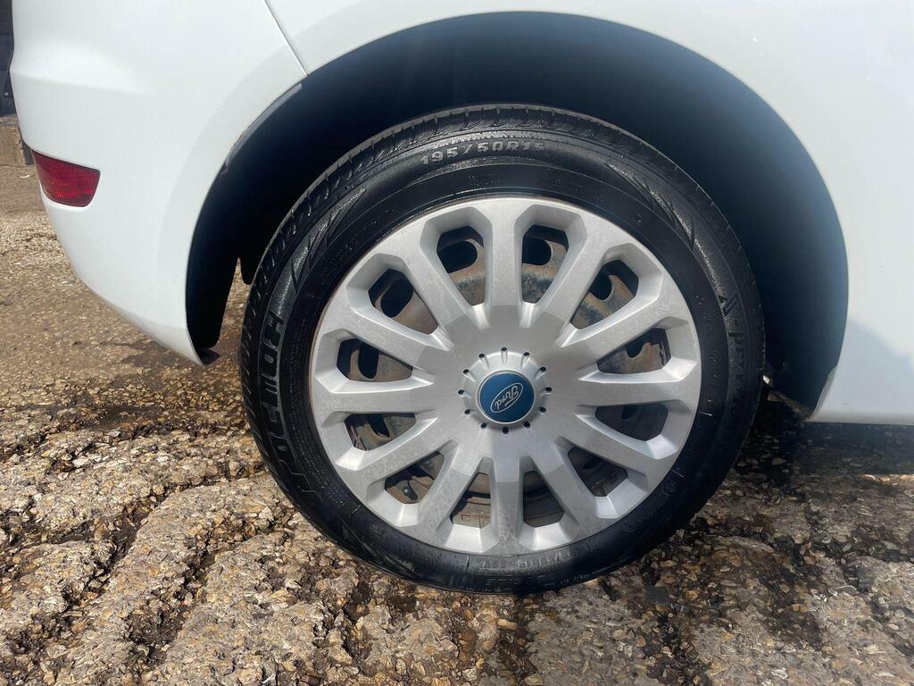 Ford Fiesta Edge White #17