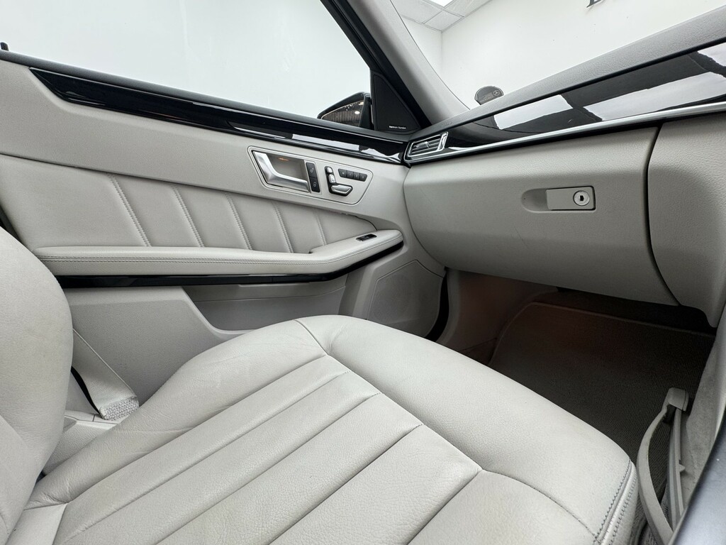 Mercedes-Benz E Class Coupe E220 Black #40