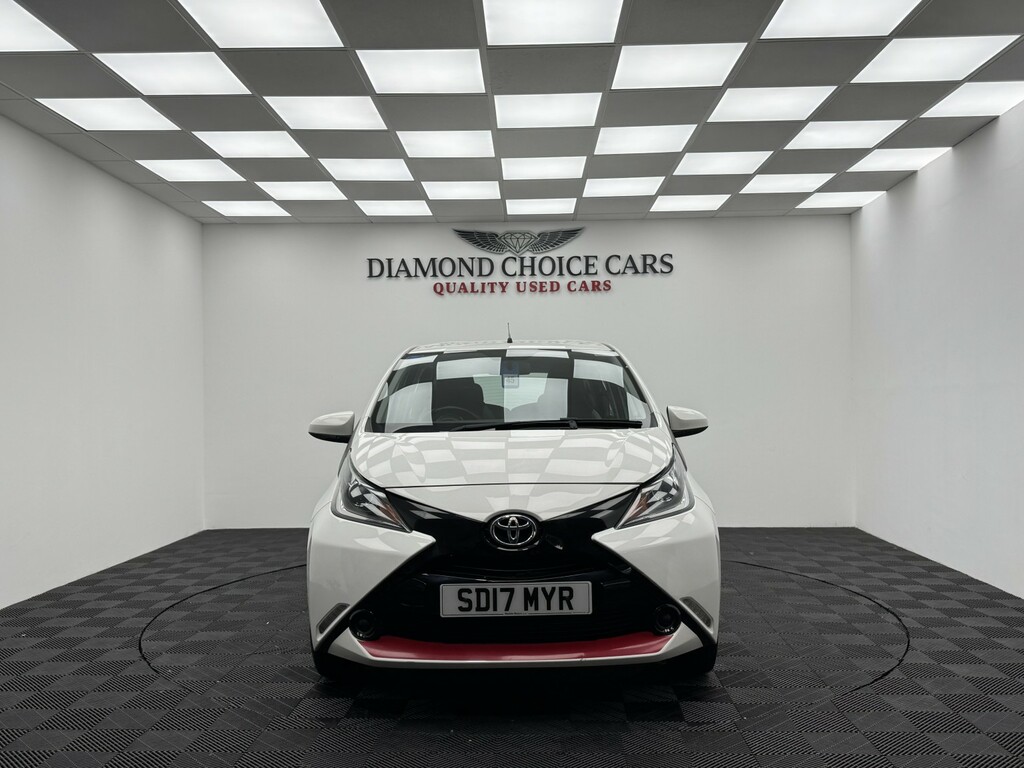 Toyota Aygo 1.0 Vvt-i X-play White #2