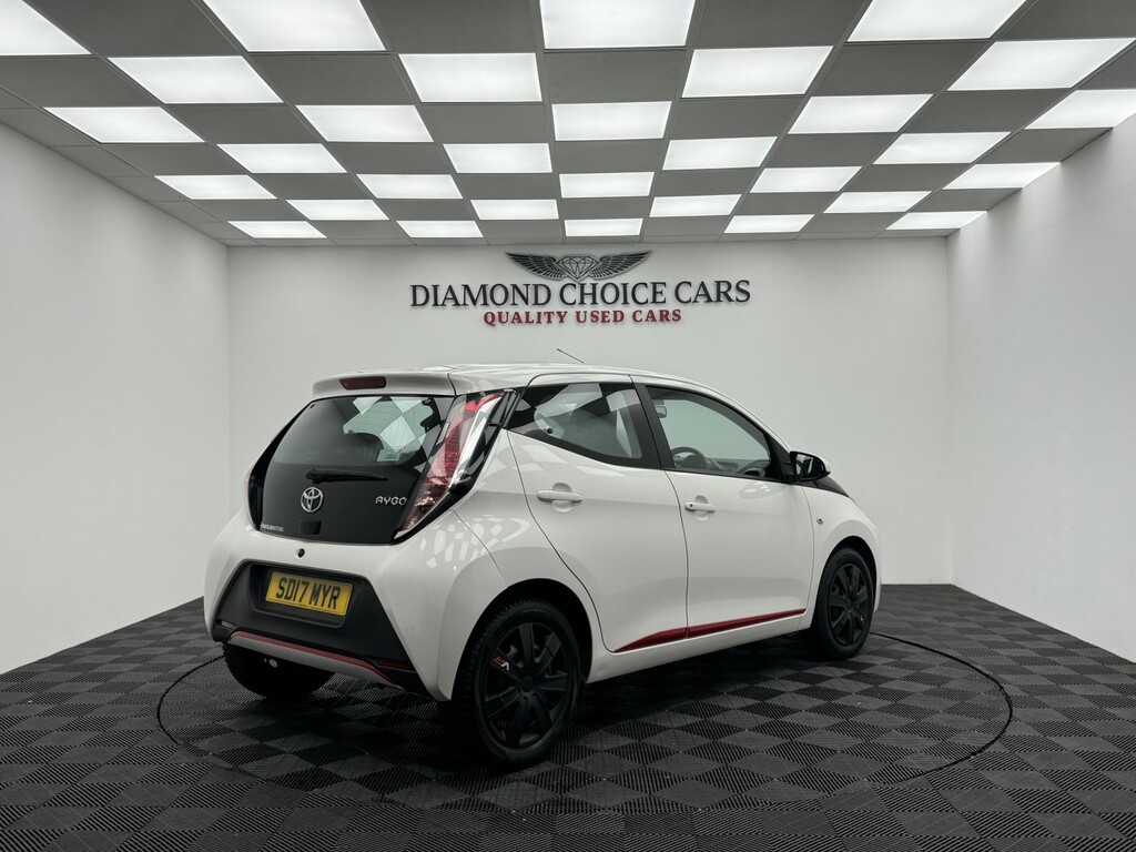 Toyota Aygo 1.0 Vvt-i X-play White #6
