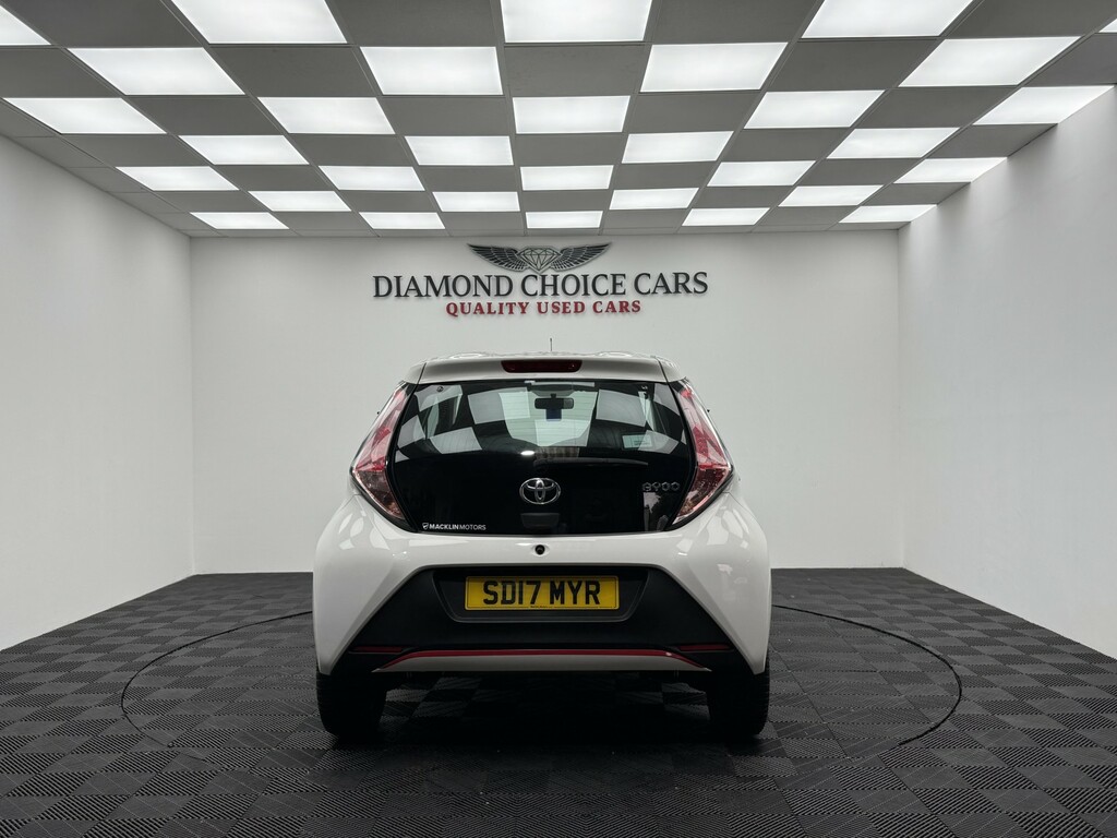 Toyota Aygo 1.0 Vvt-i X-play White #5