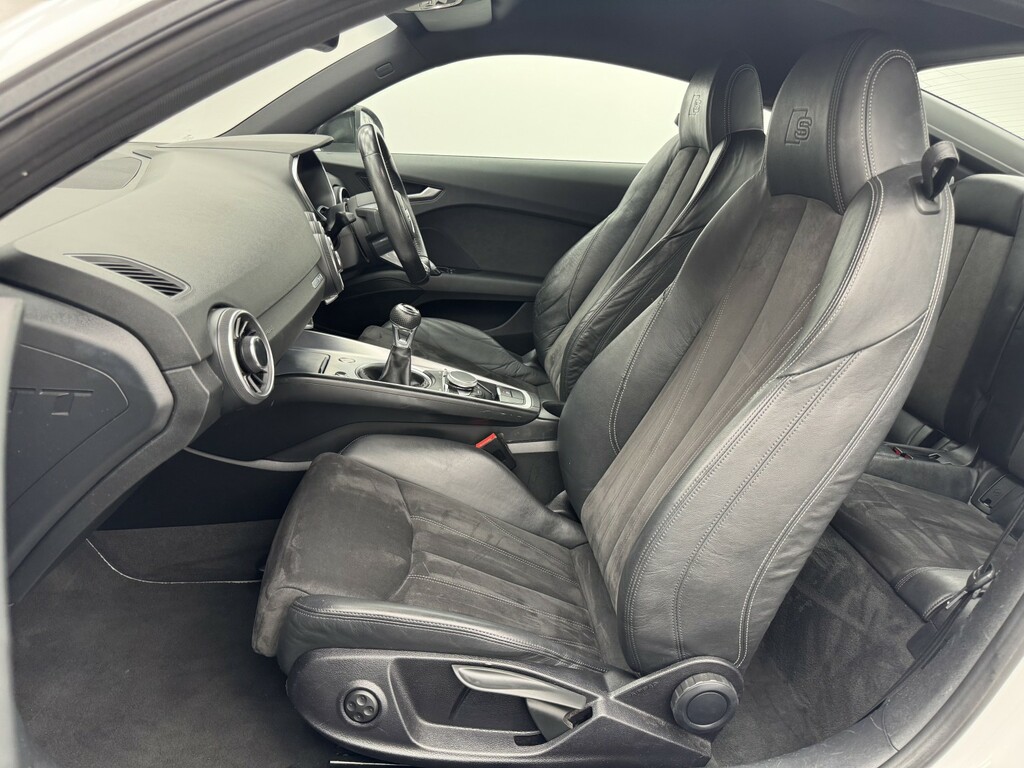 Audi TT Coupe 2.0 White #9