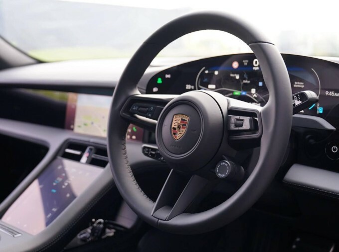 Porsche Taycan Taycan Limousine Black #4