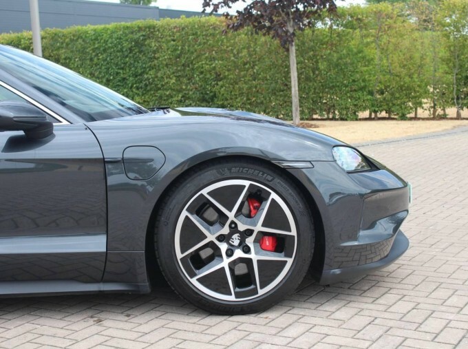 Porsche Taycan 4S #13